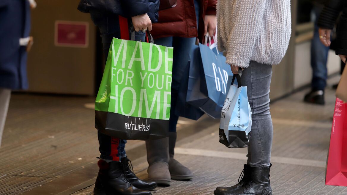 Ενδιάμεσες εκπτώσεις: Πότε ξεκινούν και πόσο θα κρατήσουν