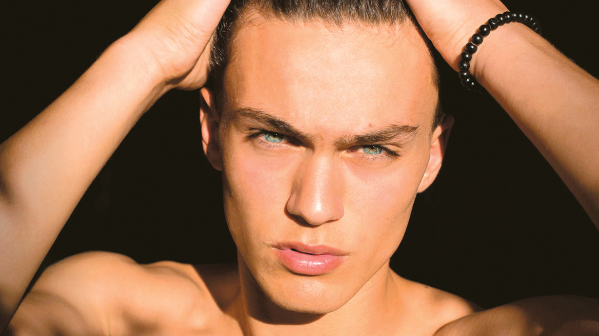 Έβανς Νικόπουλος: Από τα θρανία  στην πασαρέλα