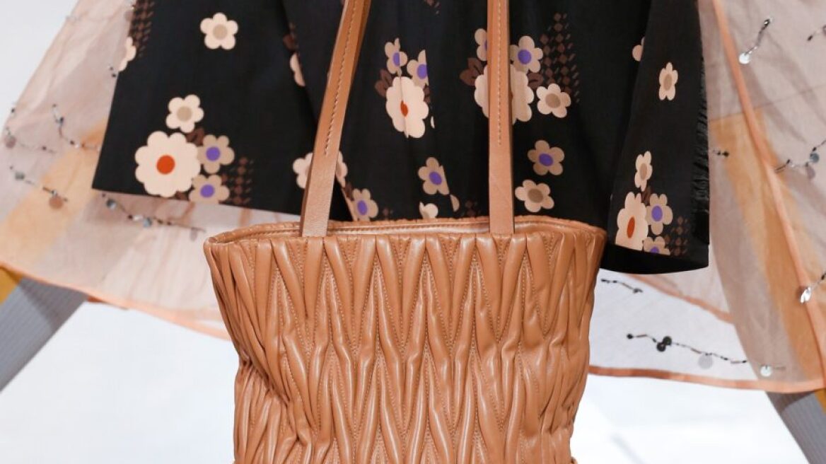 Ψάθινα αξεσουάρ για τo καλοκαίρι του 2018