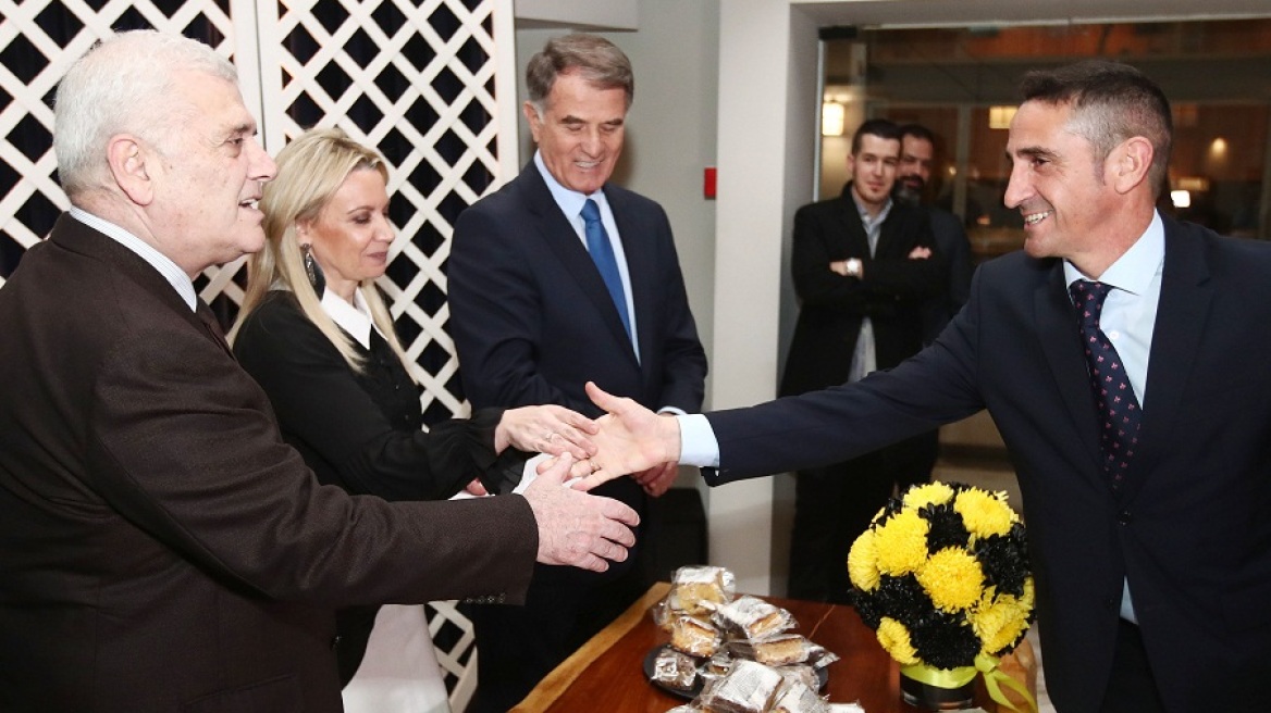 Τα λένε μετά τον τελικό για ανανέωση ΑΕΚ-Χιμένεθ