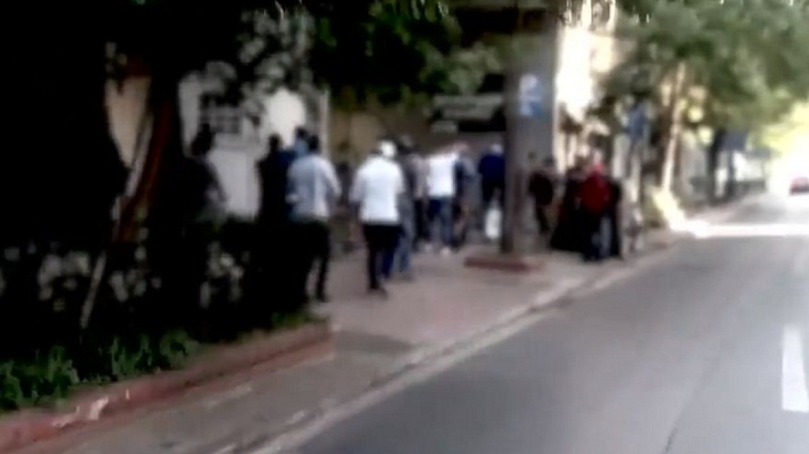 Βίντεο με ραπ και Εντίθ Πιαφ: Ο Ρουβίκωνας ανέβασε στο Facebook την επίθεση στην πρεσβεία της Γαλλίας