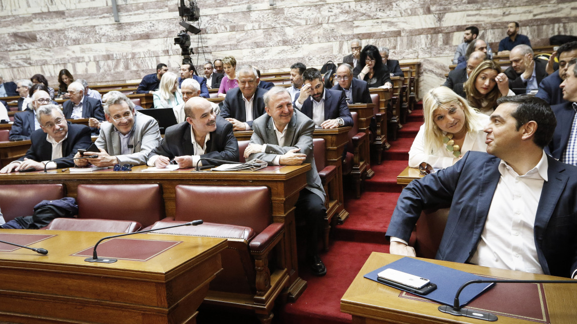 ΣΥΡΙΖΑ: Εσωτερικό μέτωπο αντίδρασης στον Τσίπρα για συντάξεις, ΔΕΗ και αναδοχή από ομόφυλα ζευγάρια 