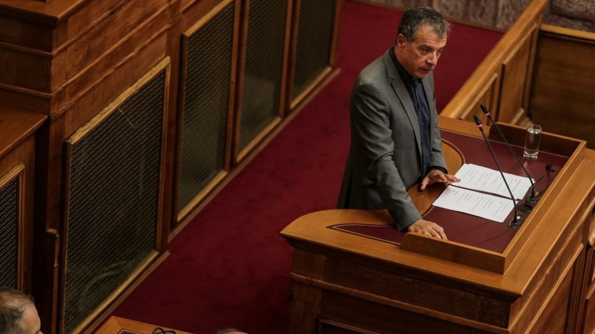 Θεοδωράκης για ΔΕΗ: Καταστροφικό σχέδιο εκποίησης της δημόσιας περιουσίας