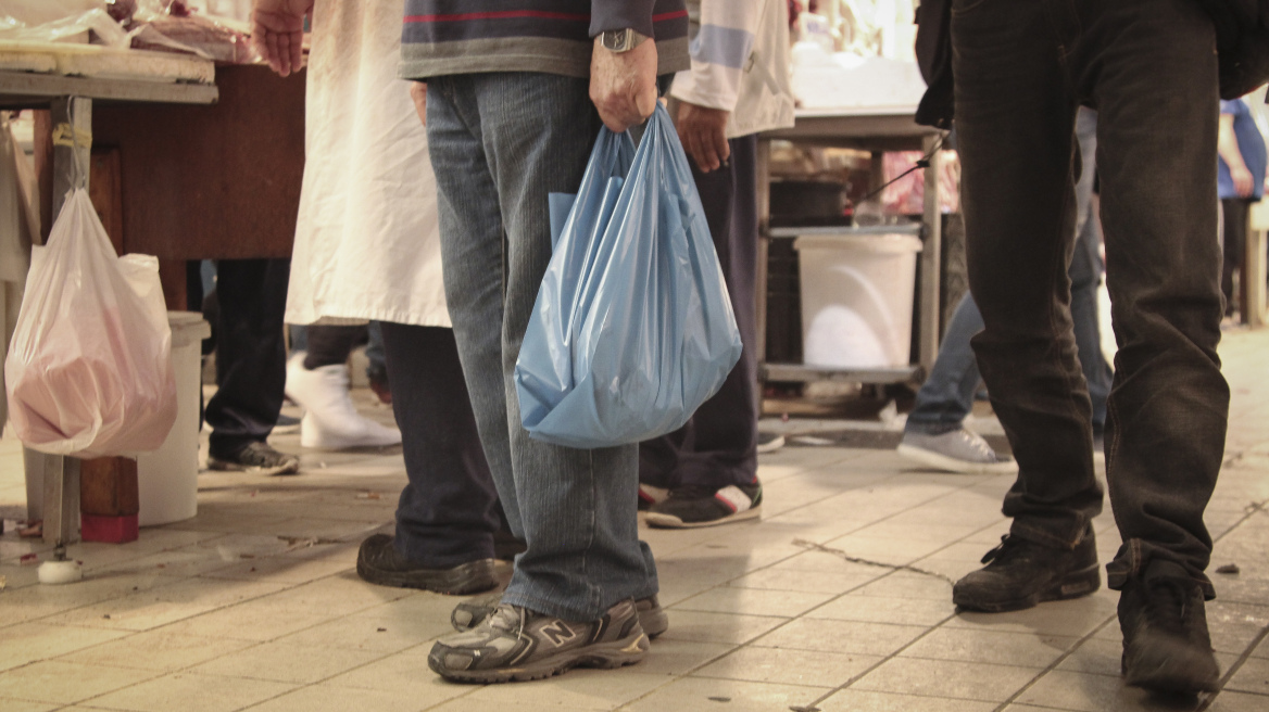 Παράταση μέχρι 31 Μαΐου για την απόδοση του τέλους πλαστικής σακούλας 