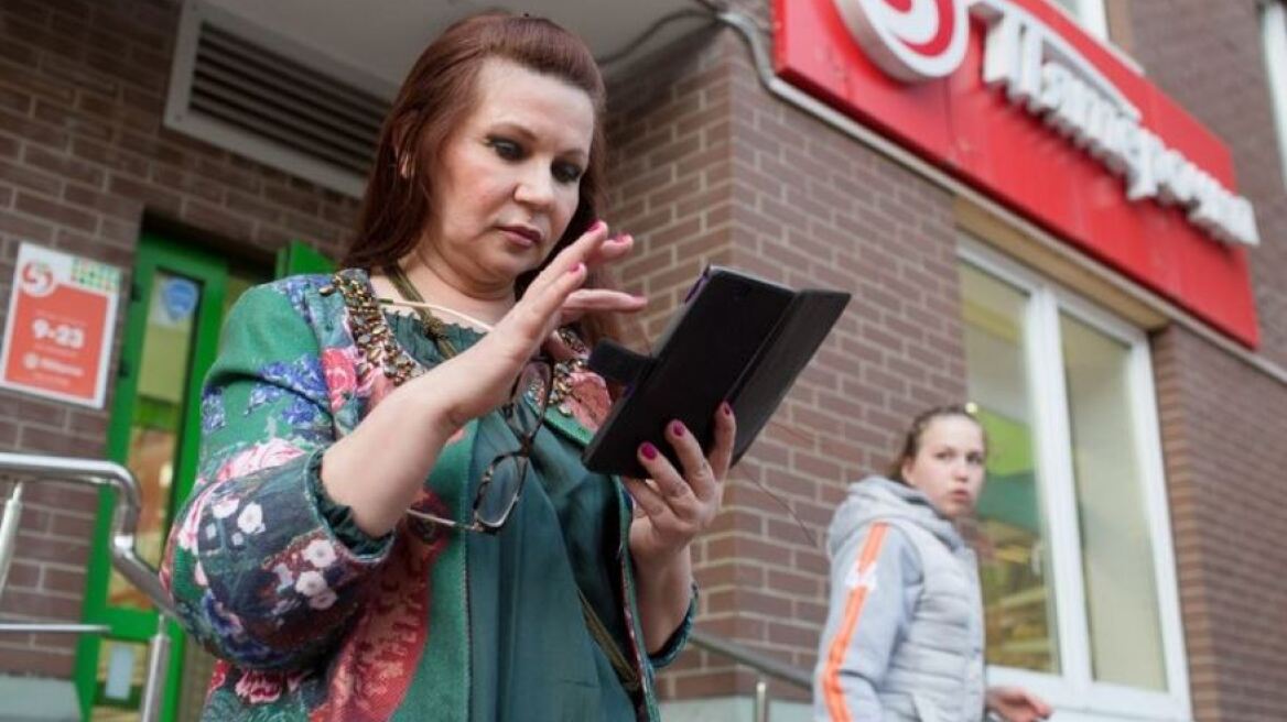 Οι χαμηλόμισθοι Ρώσοι γίνονται... traders