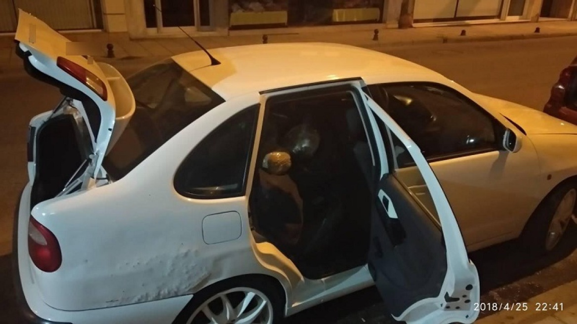 Διπλό μπλόκο στους μεταφορείς δυο φορτίων με χασίς