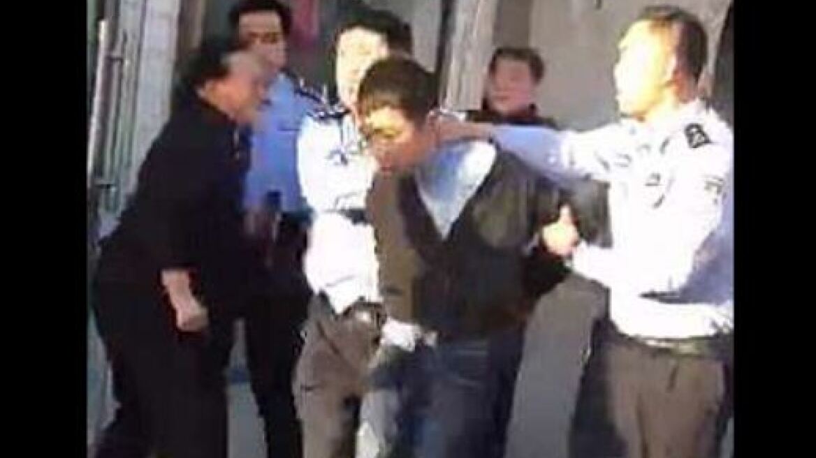 Κίνα: Άντρας σε δολοφονικό αμόκ μαχαίρωσε μαθητές - Νεκρά επτά παιδιά