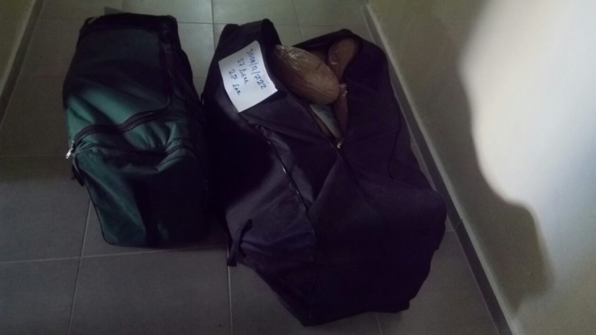 Ένοπλος μετέφερε 42 κιλά χασίς στην Θεσπρωτία