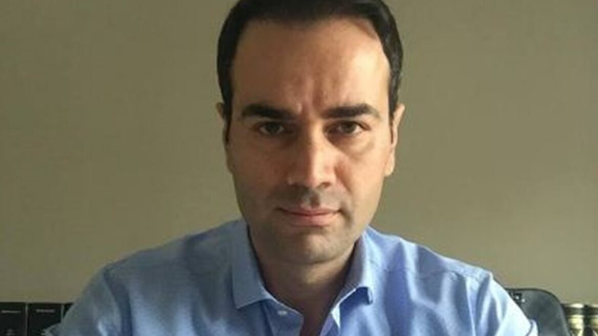 Ο Θεσσαλονικιός δικηγόρος ξαναχτυπά: «Τα πρώτα μπάνια της φάλαινας»