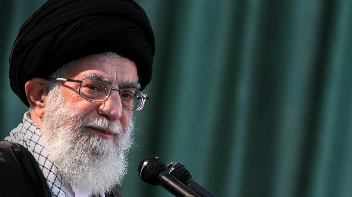 Αγιατολάχ Χαμενεΐ: Οι ΗΠΑ προκαλούν τη Σαουδική Αραβία να αντιμετωπίσει το Ιράν