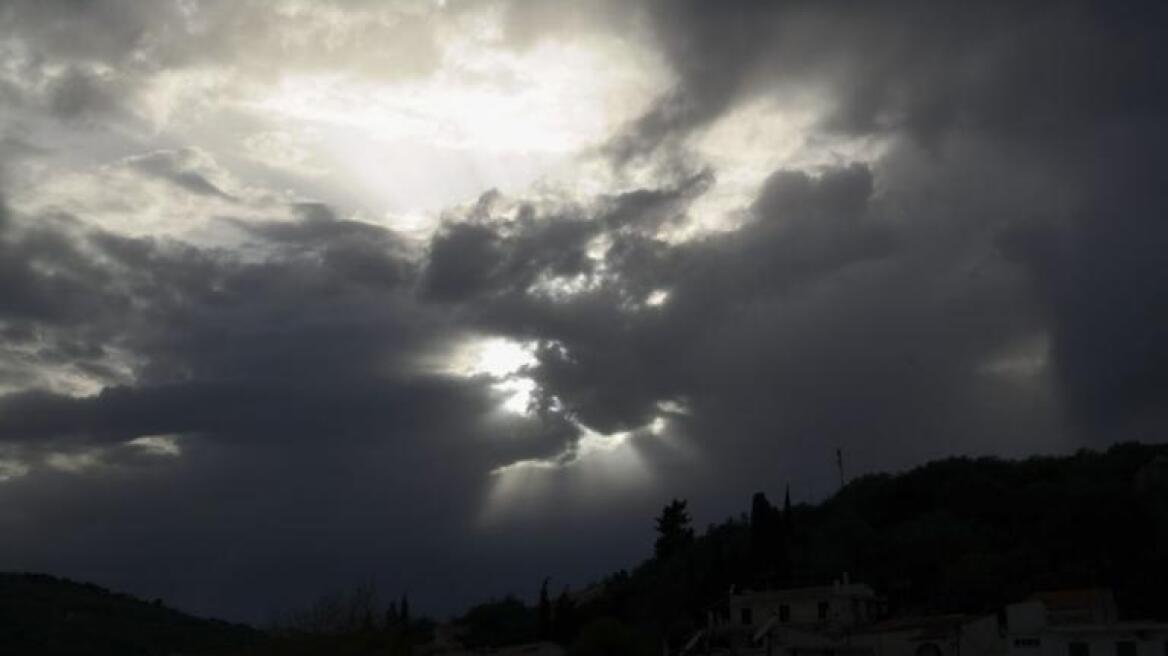 Αλλάζει ο καιρός: Συννεφιά, βροχές και αφρικανική σκόνη