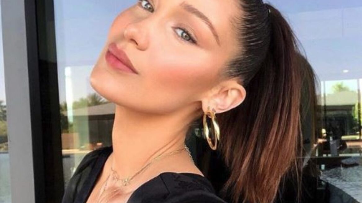 Με ήλιο ή βροχή η Bella Hadid φοράει αυτά τα παπούτσια