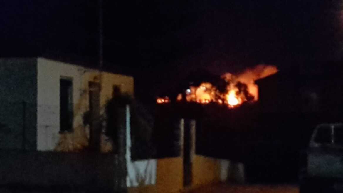 Πυρκαγιά ανάμεσα σε ξενοδοχεία στη Σκάλα Κεφαλλονιάς