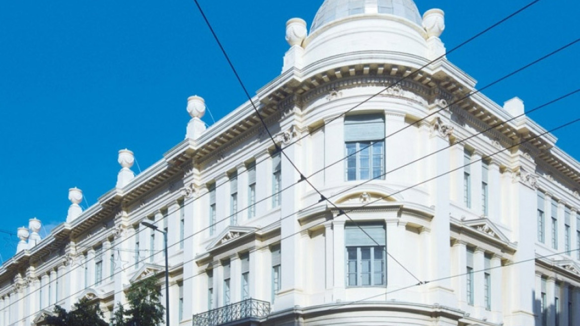 Food Halls στη Στοά Αρσακείου και στην Αγορά Μοδιάνο