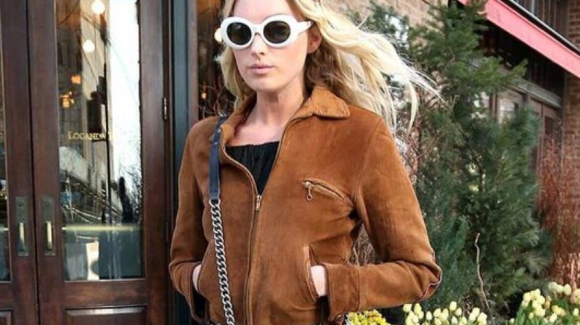 Τα φλατ παπούτσια που φοράνε τα μοντέρνα κορίτσια με τζιν, φορέματα και ό,τιδήποτε άλλο