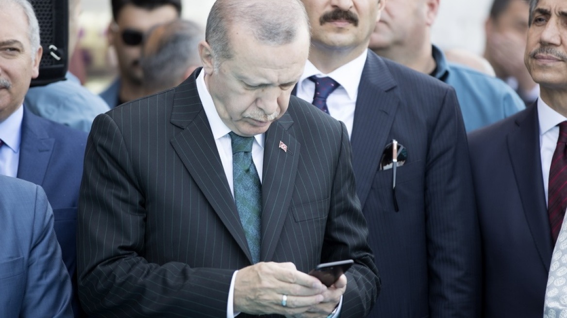 #Tamam Ταγίπ: Οι Τούρκοι λένε «Aρκετά!» μέσω Twitter στον Ερντογάν