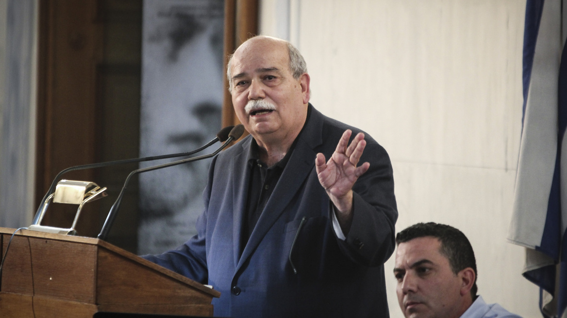 Βούτσης: Δεν βοηθάει η συζήτηση για κατάργηση της μείωσης των συντάξεων