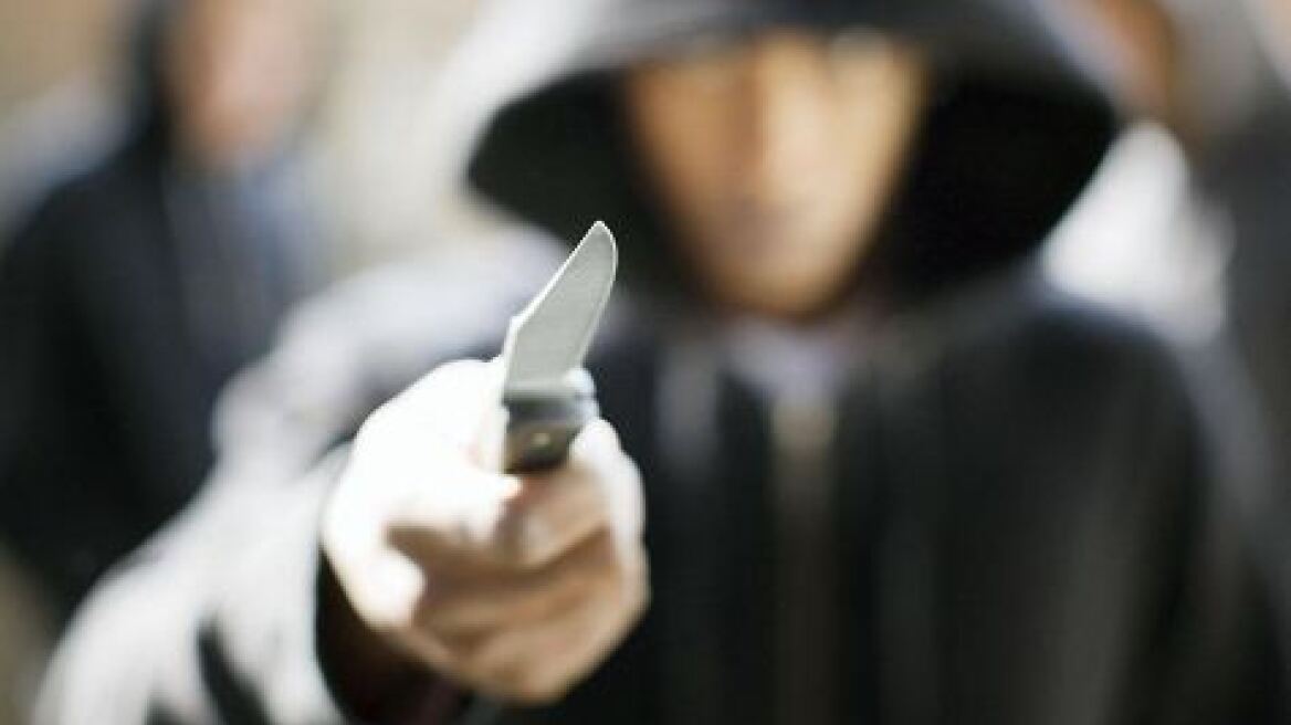 Ληστεία με μαχαίρι σε βάρος νεαρού στον Κολωνό
