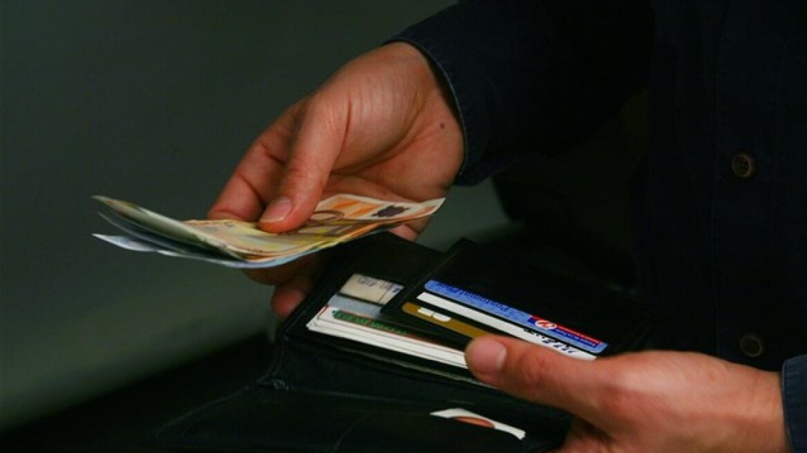 Ένας στους δύο μη μισθωτούς δεν εξόφλησε τις εισφορές - Tρεις στους δέκα περιμένουν επιστροφή χρημάτων