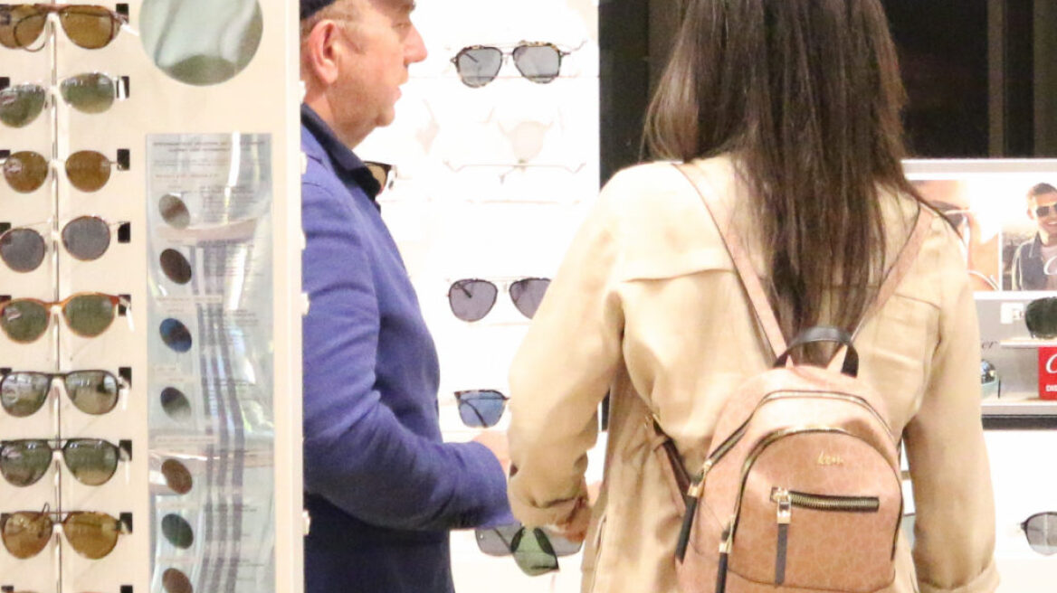 Ο Έκτορας Μποτρίνι συνοδεύεται