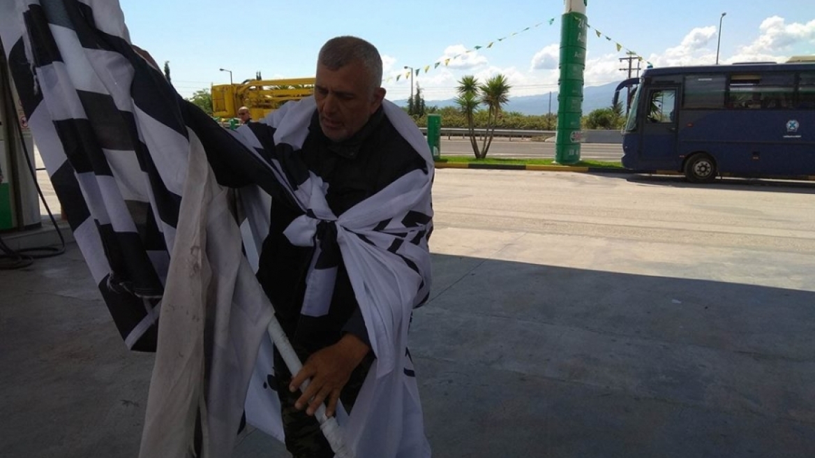 Θεσσαλονίκη: «Τρελός» Παοκτσής πάει στον τελικό κυπέλλου με το μηχανάκι του 