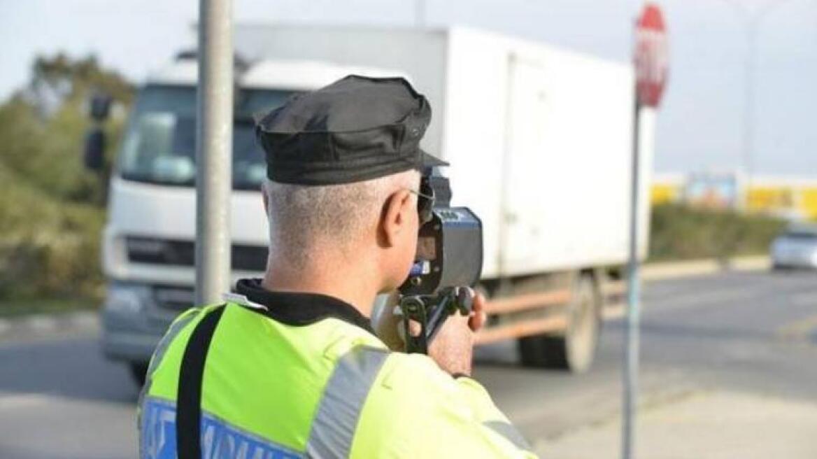 Απίστευτο: Οδηγός πιάστηκε σε ραντάρ με… 696 χλμ./ώρα!