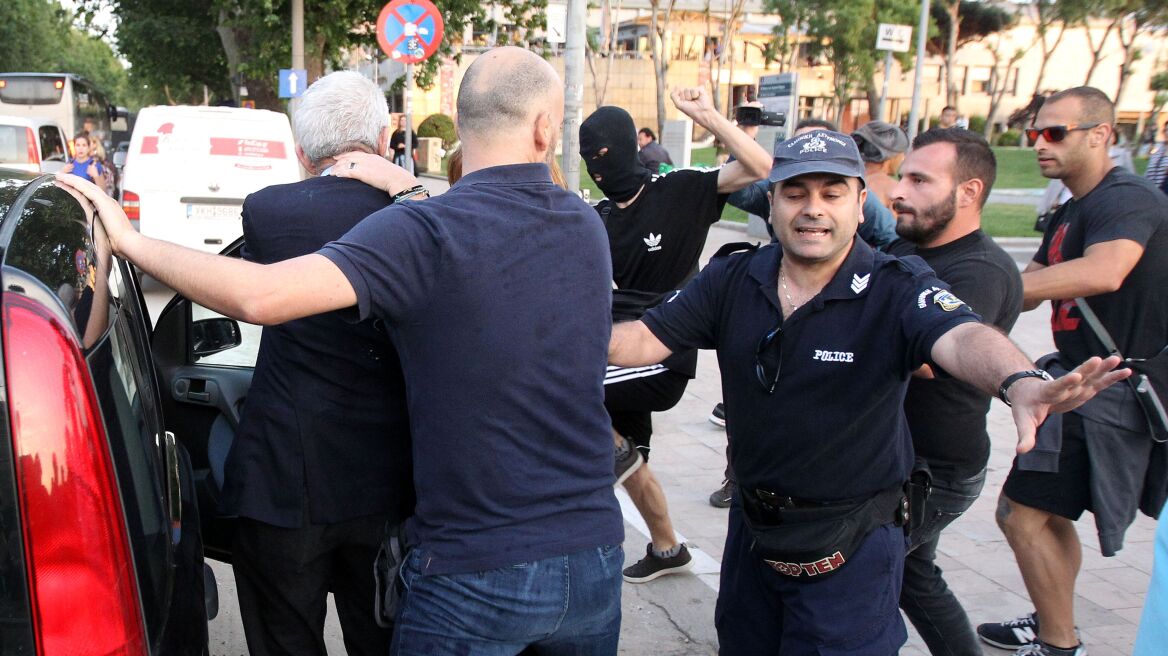 Πρόεδρος αστυνομικών Θεσσαλονίκης: Οι 4 ένστολοι θα έκαναν συλλήψεις για τον Μπουτάρη και δεν θα τους έδερνε ο όχλος;
