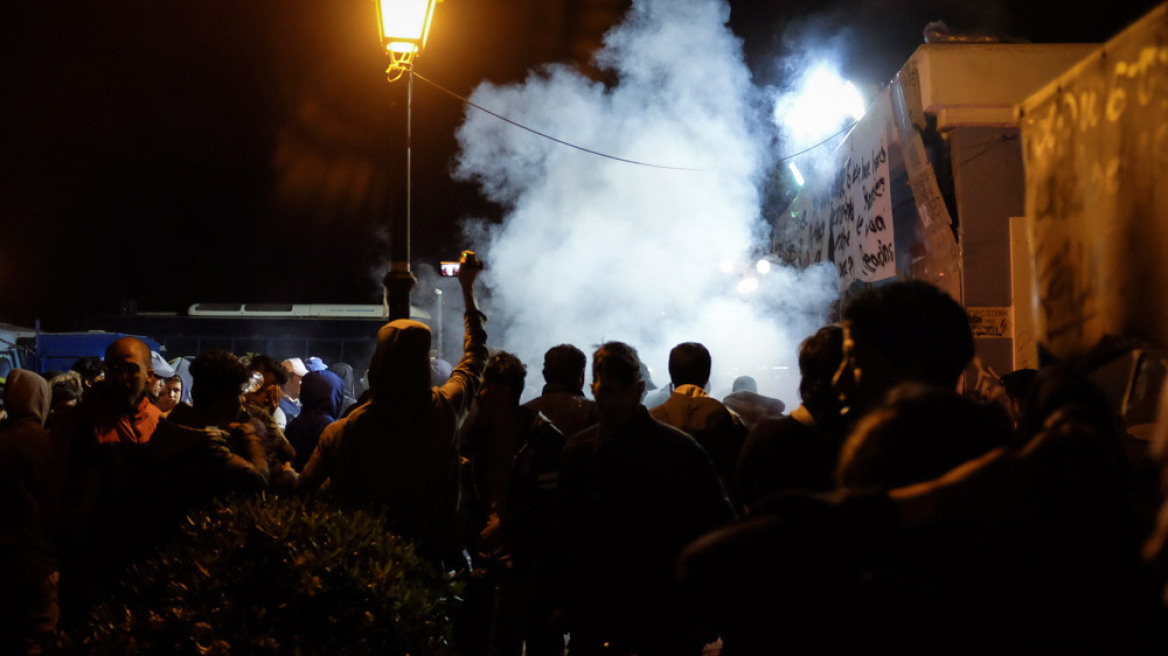 Ο δήμος Χαϊδαρίου αντιδρά στην «γκετοποίηση του κέντρου φιλοξενίας» στον Σκαραμαγκά