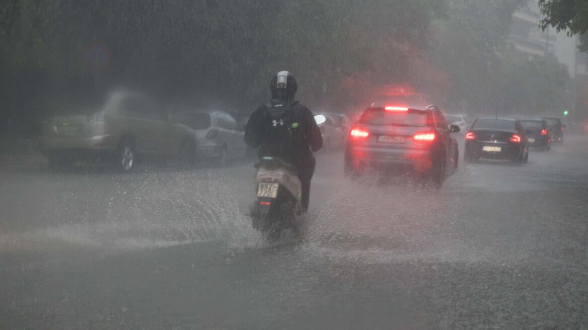 Έρχονται ισχυρές βροχές, καταιγίδες και χαλαζοπτώσεις