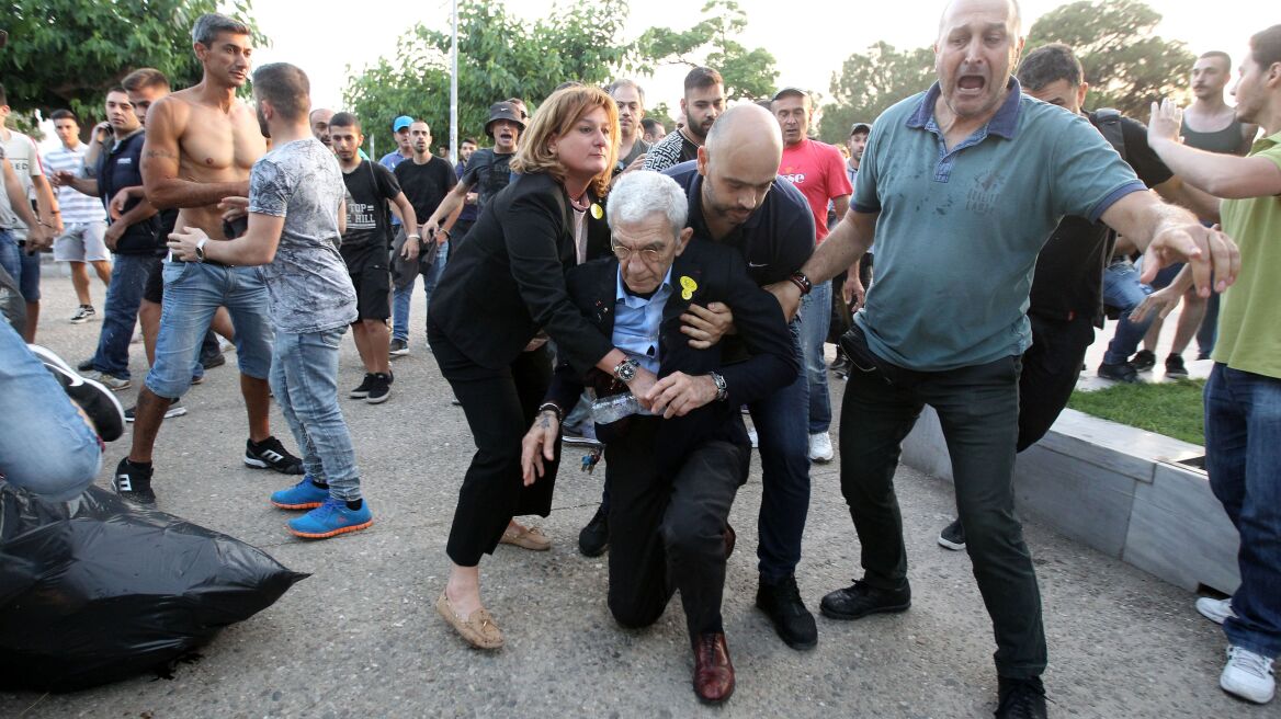 Διεγράφη ο πρόεδρος της ΟΝΝΕΔ Πέλλας γιατί είπε «φέρθηκαν αξιοπρεπέστατα» για τον ξυλοδαρμό Μπουτάρη