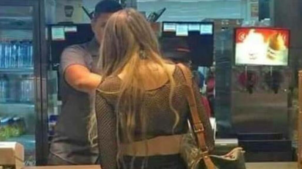 Φωτογραφία:  Τουρίστρια πήγε στα McDonald's και «ξέχασε»... τη  φούστα της!