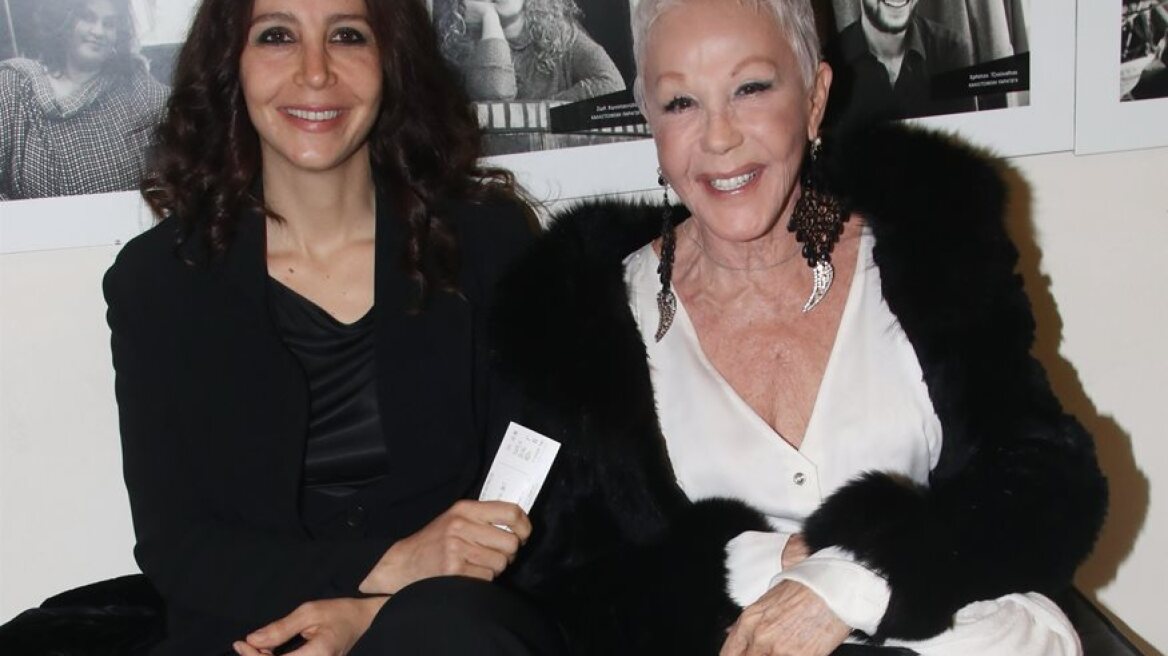 Στο... φως χειρόγραφες σημειώσεις της Ζωής Λάσκαρη  