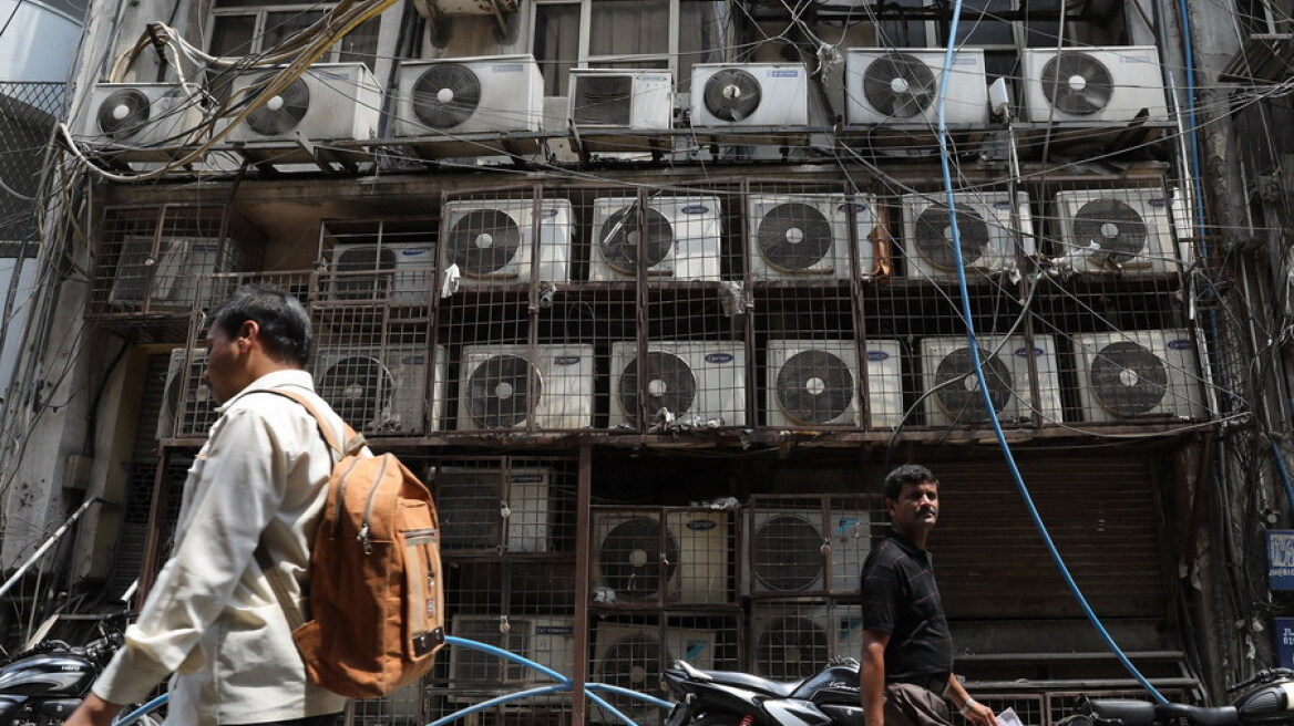 Βίντεο: «Λιώνει» στους 46 βαθμούς το Νέο Δελχί!