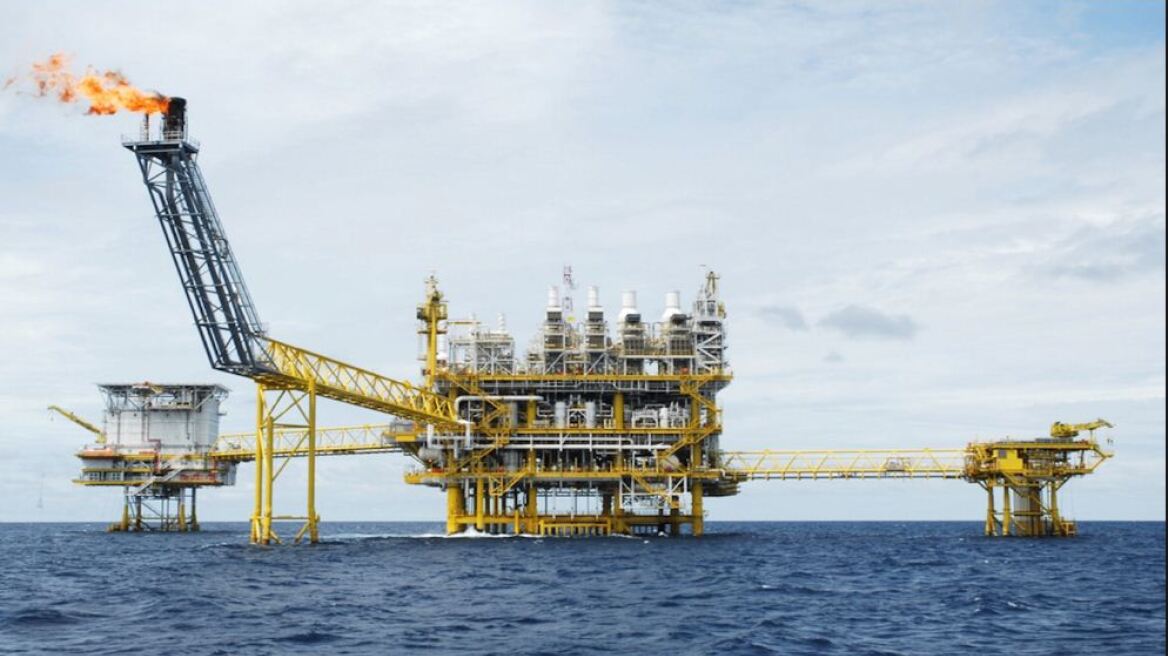 «Βουτιά» 4% στην τιμή του αργού πετρελαίου