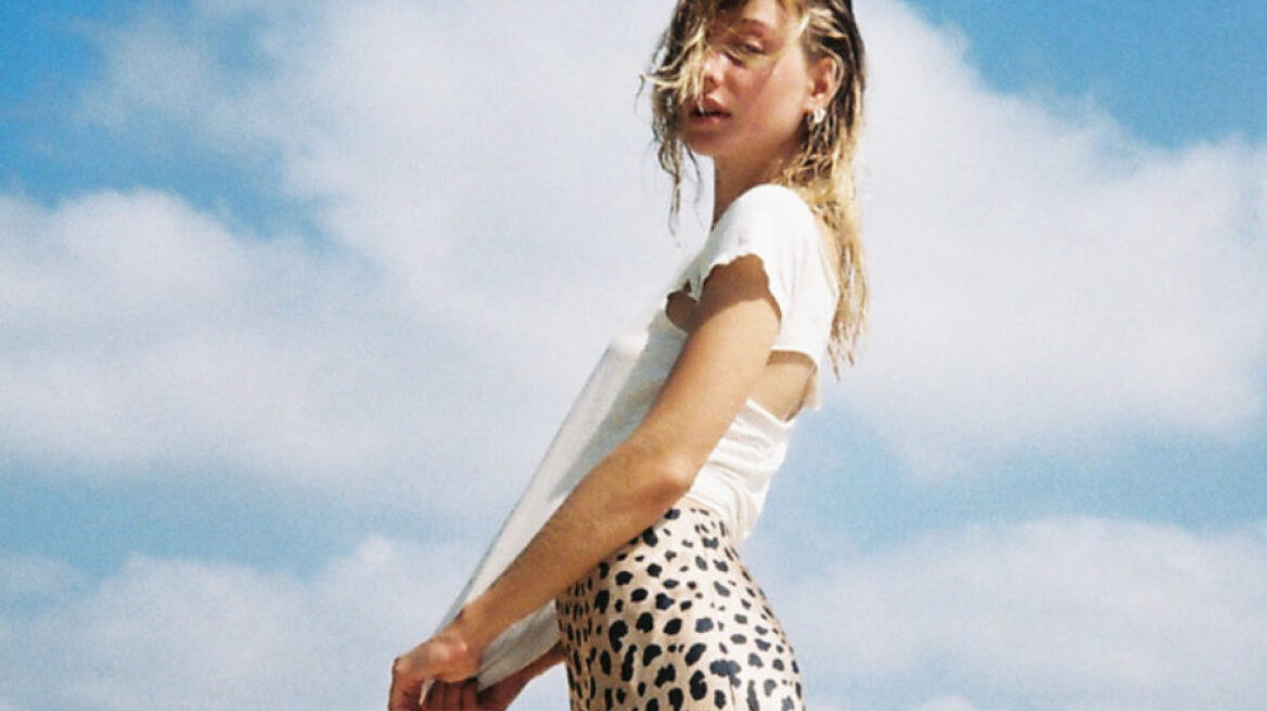 H υπερ-κολακευτική φούστα που όλες οι influencers αγοράζουν