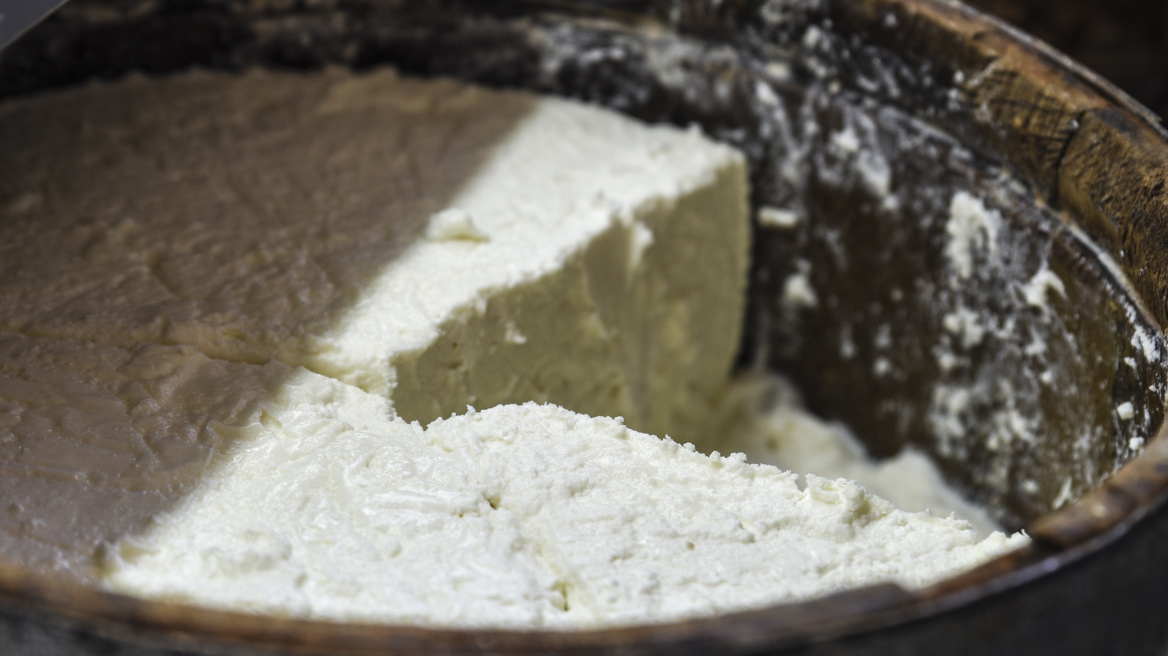 Επόμενο εμπόδιο στο Brexit η... φέτα!