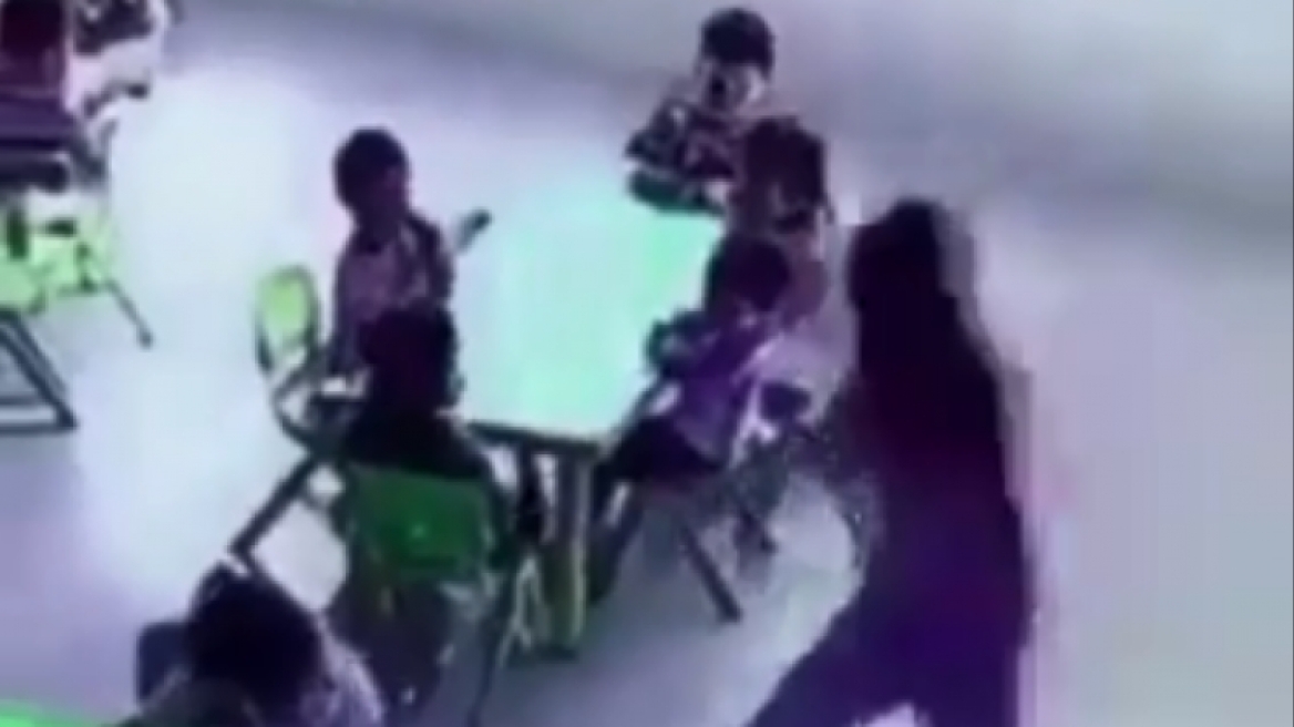 Δασκάλα - τέρας εξοργίζει με τη συμπεριφορά της (video)