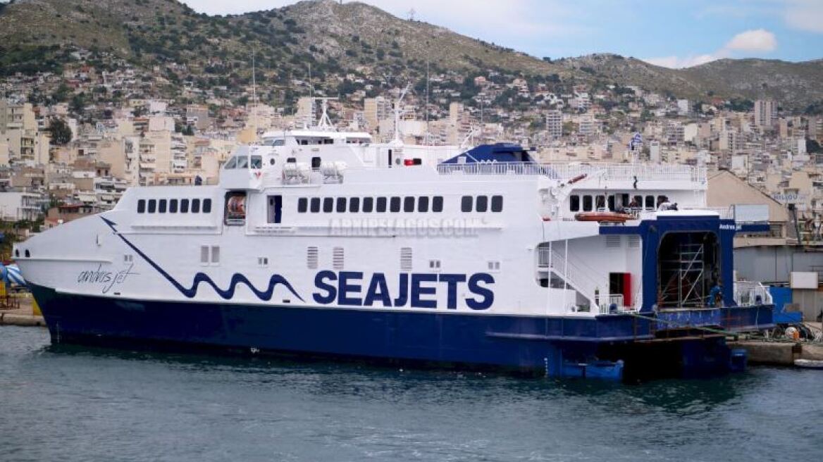 Με ρυμουλκό στη Σύρο το «Andros jet» λόγω βλάβης στο πηδάλιο