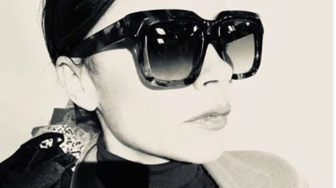 H Victoria Beckham μόλις έκανε τα φούτερ να δείχνουν κομψά