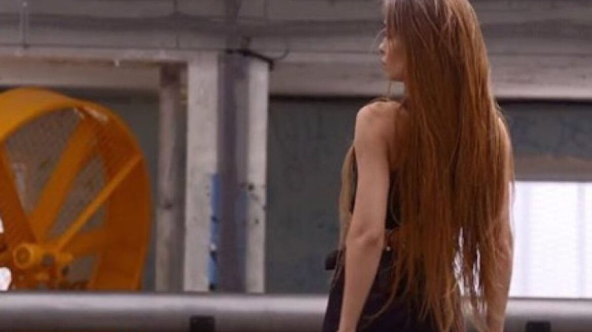 Η Ελένη Φουρέιρα κάνει pole dance και παίρνουν φωτιά οι στύλοι