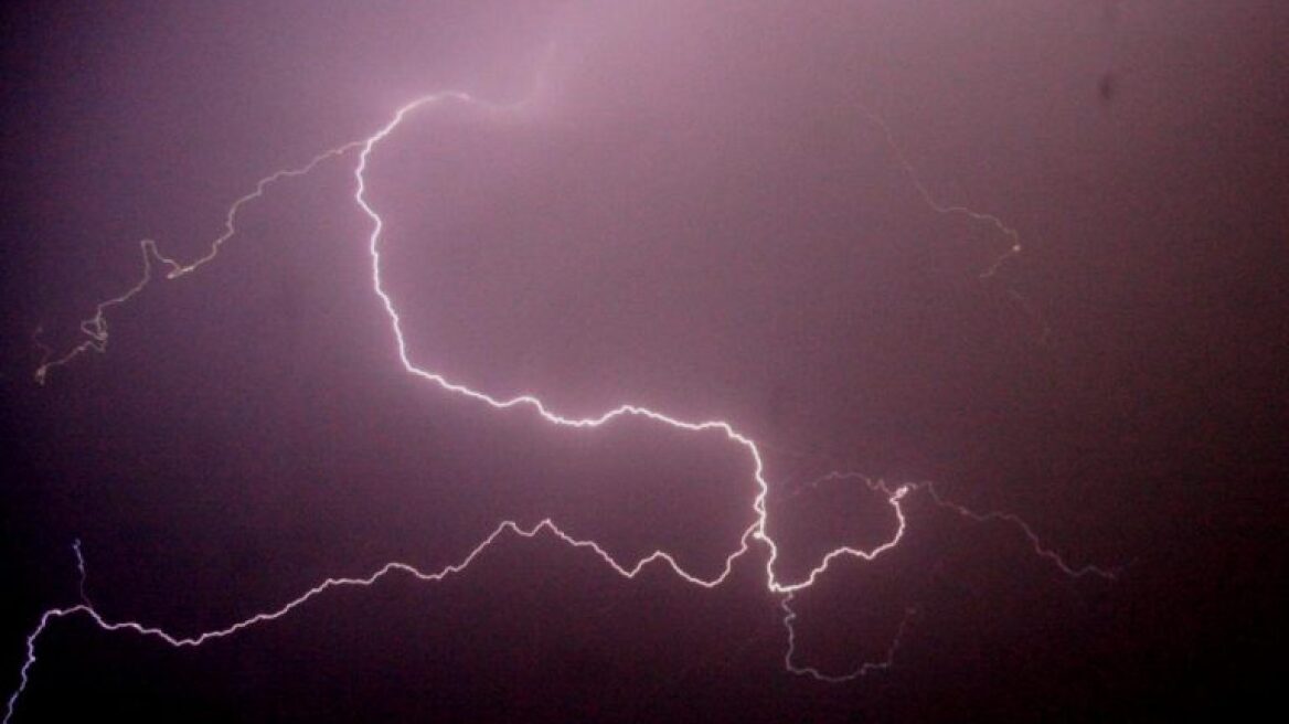 Νεκρός μοτοσικλετιστής από κεραυνό στη Θεσσαλονίκη