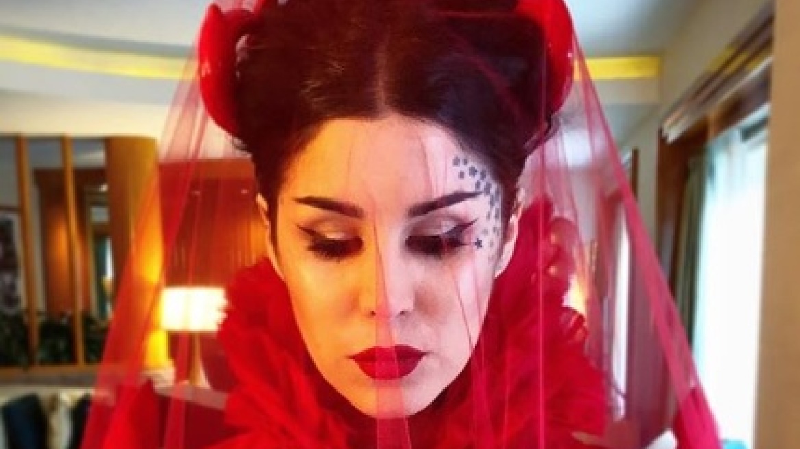 H Kat Von D παντρεύτηκε ντυμένη στα κόκκινα