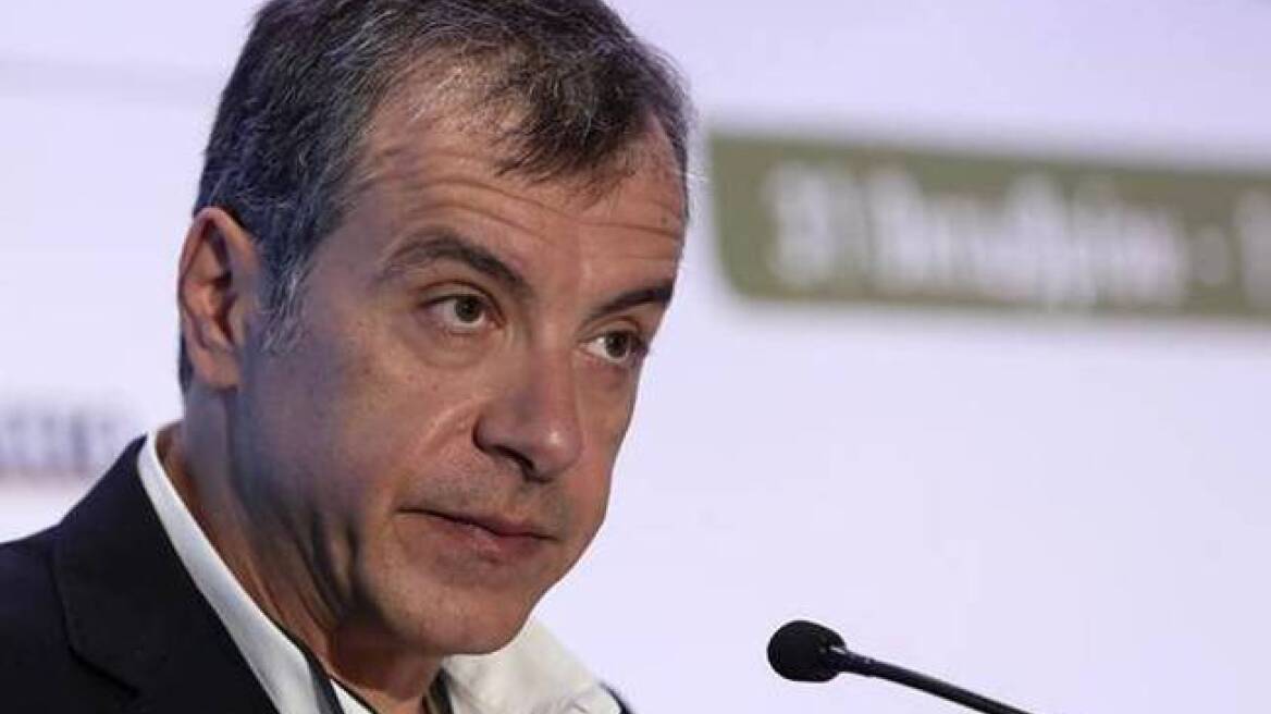 Θεοδωράκης: Υπουργείο προστασίας... κουκουλοφόρων 