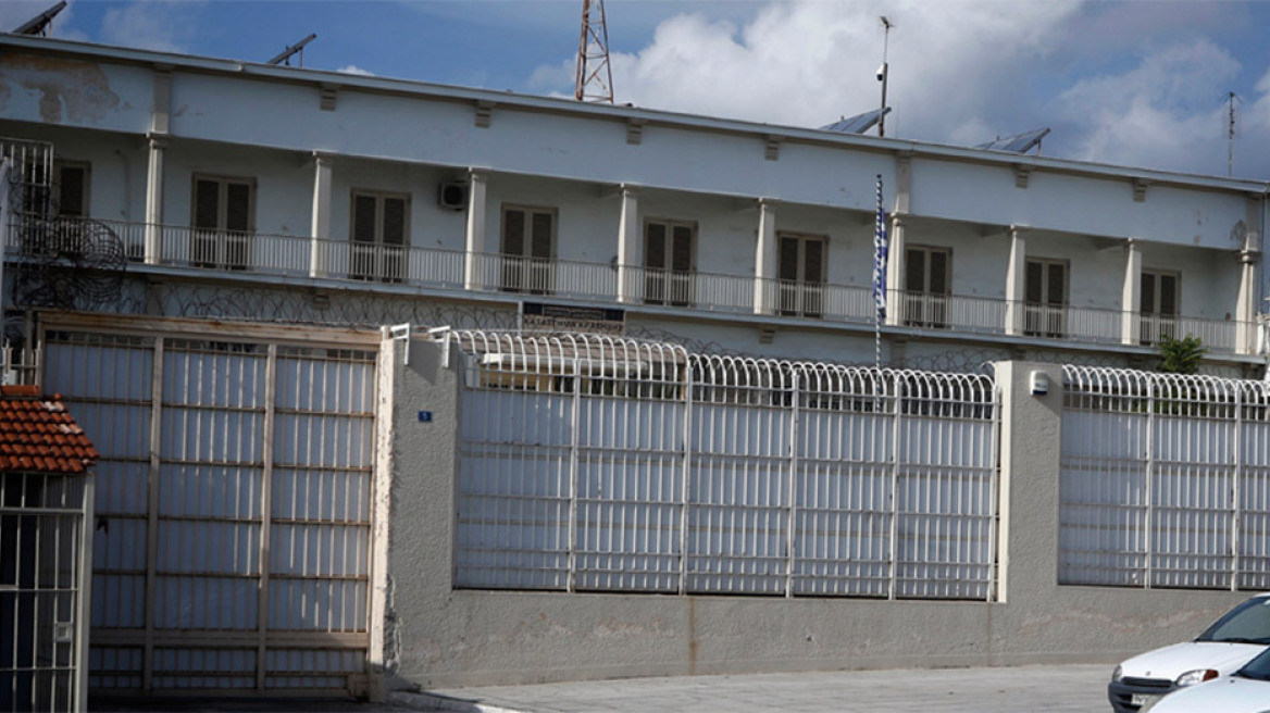 «Έκρηξη» βίας στις φυλακές: Στέλνουν στο νοσοκομείο σωφρονιστικούς από το ξύλο