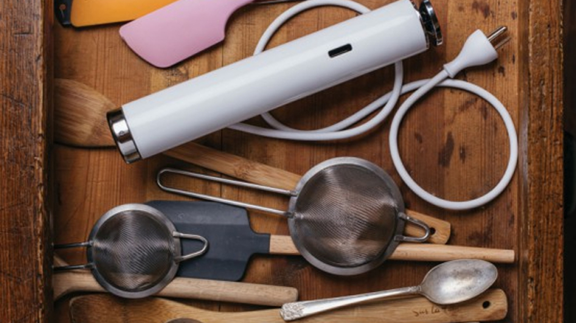 Σκεύη και συσκευές που άλλαξαν τον τρόπο που μαγειρεύουμε (και αντιλαμβανόμαστε το φαγητό)