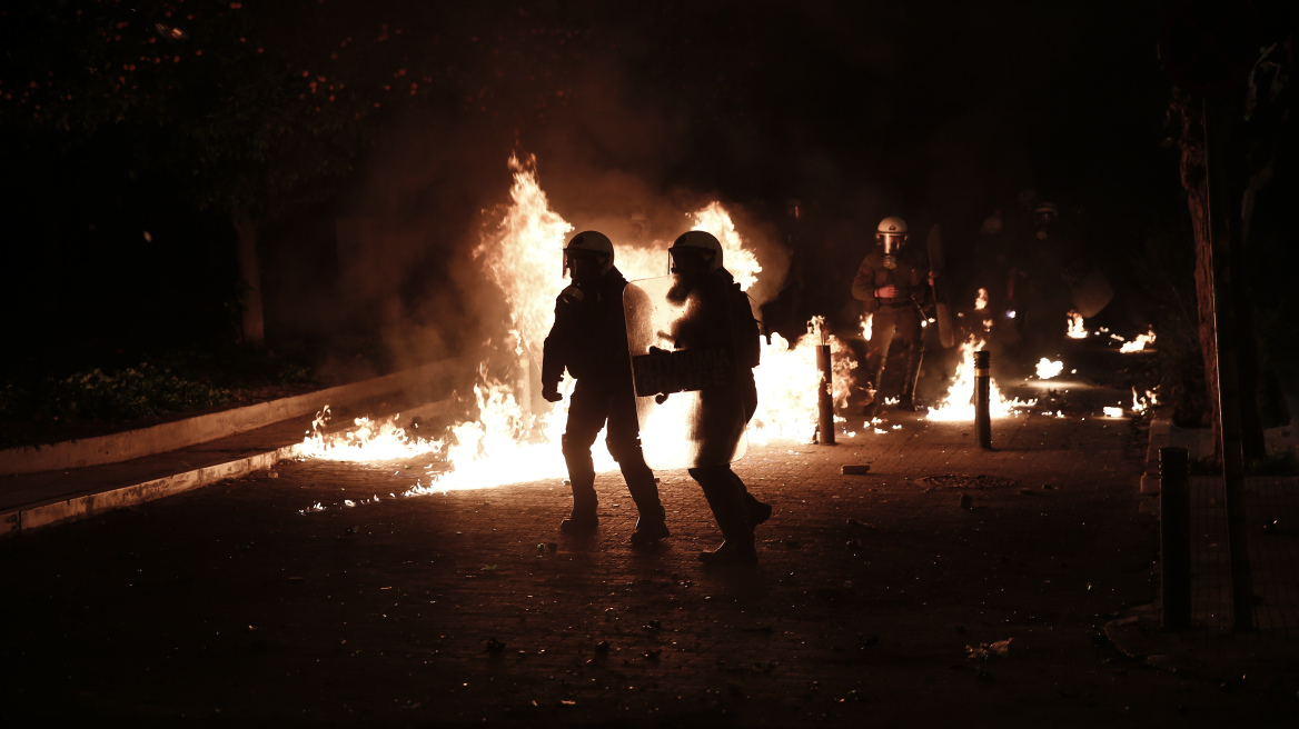 Θέλαμε να τους κάψουμε: Οι αναρχικοί απειλούν ξανά τα ΜΑΤ στη Θεσσαλονίκη
