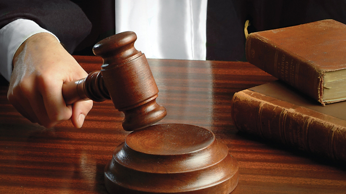 «Στο σφυρί» εργοστάσια, καράβια και ραδιοφωνικοί σταθμοί