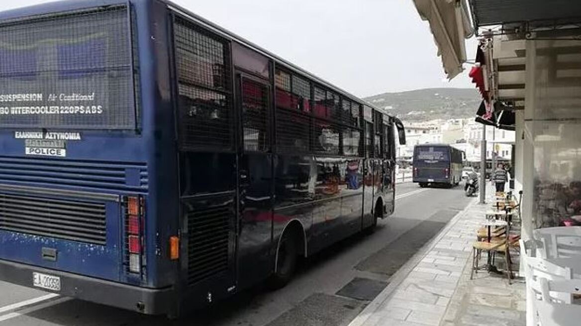 Σύρος: Πορεία διαμαρτυρίας πριν την ομιλία Δραγασάκη