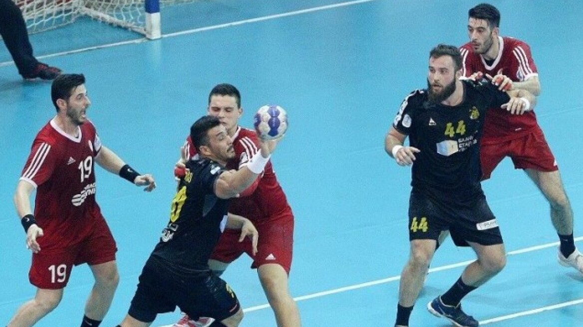 Βίντεο: Απίστευτο ξύλο στον 5ο τελικό του χάντμπολ ανάμεσα σε Ολυμπιακό και ΑΕΚ!