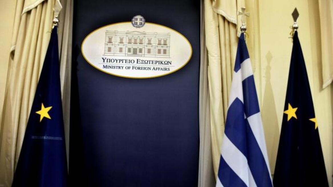 ΝΔ για Σκοπιανό: Θέλουν να μας οδηγήσουν προ τετελεσμένων - ΥΠΕΞ: Ας ενημερωθεί ο Μητσοτάκης από τους φίλους του